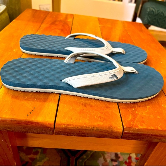 The North Face women’s flip flops - Picture 2 of 4